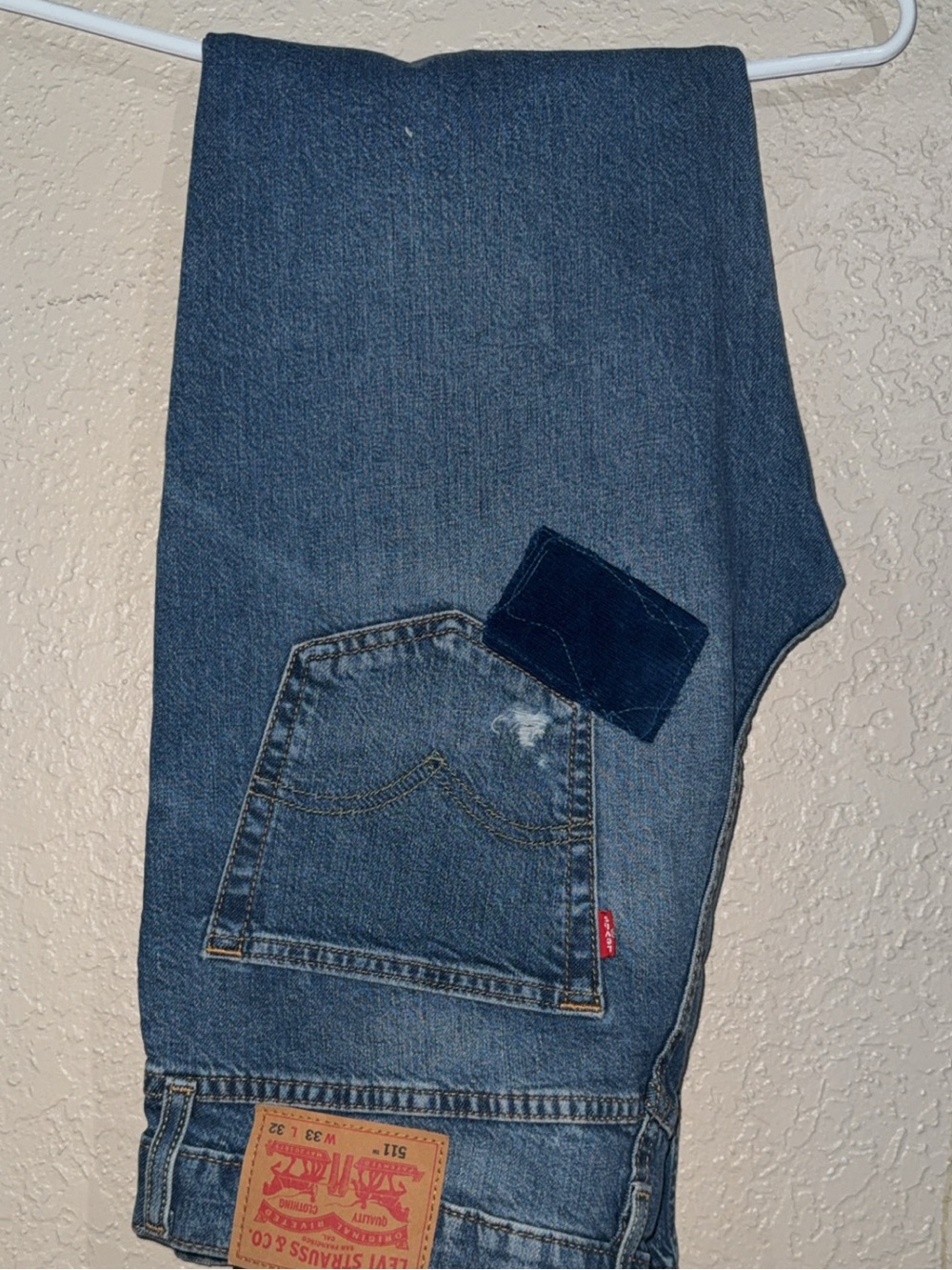 Levi's Men's Dark Blue Relaxed Fit Jeans
